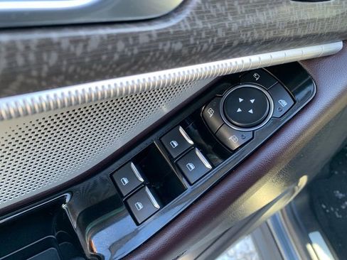 Used 2025 Ford Explorer Platinum image 26