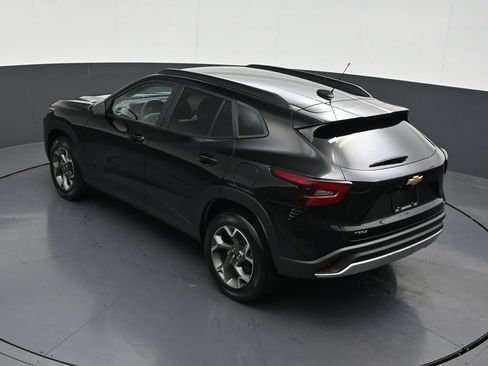 Used 2025 Chevrolet Trax LT FWD image 18