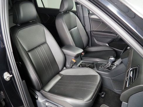 Used 2024 Volkswagen Tiguan SE R-Line FWD image 2
