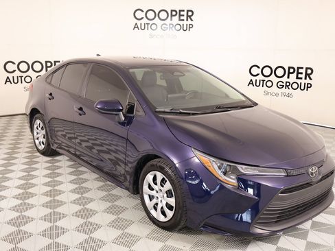 Used 2025 Toyota Corolla LE FWD image 1