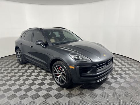 Certified 2024 Porsche Macan S AWD/4WD image 9