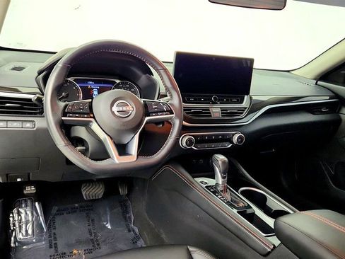 Used 2024 Nissan Altima 2.5 SR w/ SR Premium Package FWD image 13