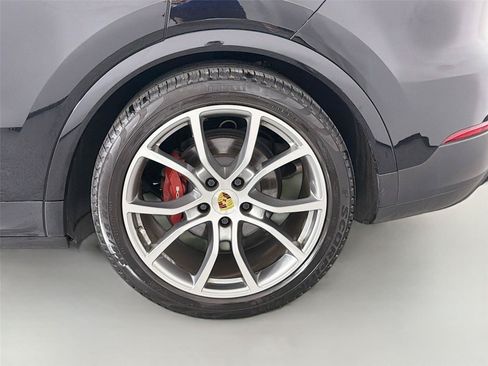 Certified 2022 Porsche Cayenne Platinum Edition w/ Premium Package Plus AWD/4WD image 12