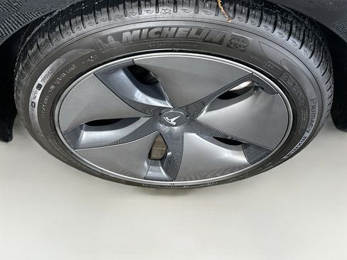 Used 2019 Tesla Model 3 Standard Range Plus image 11