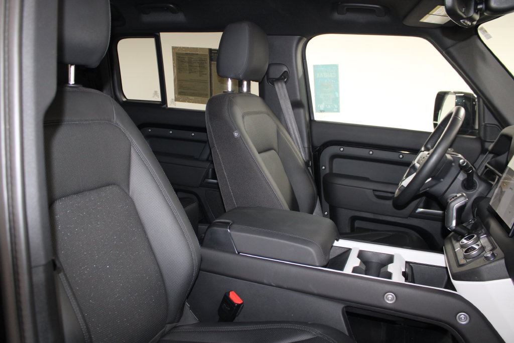 Used 2025 Land Rover Defender 110 S AWD/4WD image 22