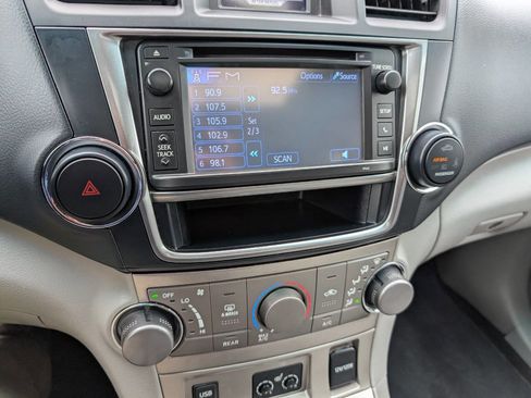 Used 2013 Toyota Highlander SE image 22