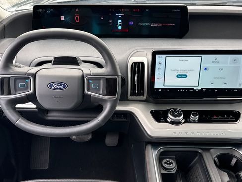 Used 2025 Ford Expedition Active AWD/4WD image 13
