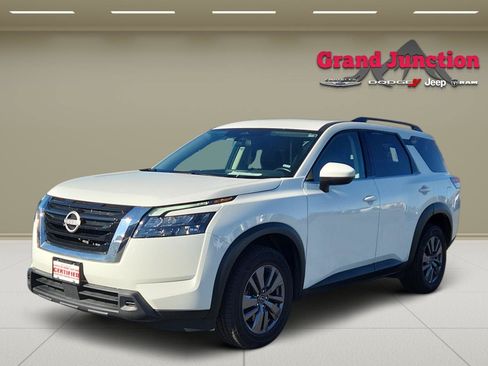 Used 2025 Nissan Pathfinder SV AWD/4WD image 3