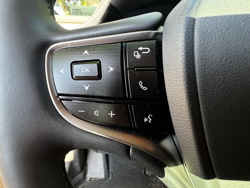 Used 2024 Lexus ES 350 w/ Premium Package FWD image 18