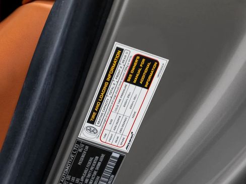 Used 2018 McLaren 570S Spider image 25