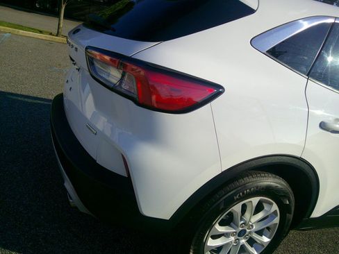 Used 2020 Ford Escape SE FWD image 25