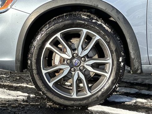 Used 2017 Volvo V60 T5 Cross Country w/ Convenience Package image 9