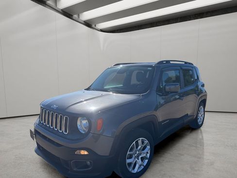 Used 2017 Jeep Renegade Latitude FWD image 1