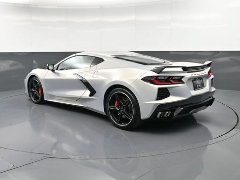 Used 2022 Chevrolet Corvette Stingray Preferred Cpe w/ Z51 Performance Package RWD image 3