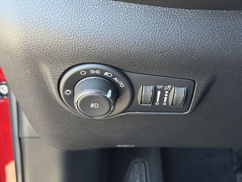 Used 2026 Jeep Compass Latitude AWD/4WD image 13