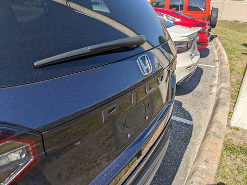 Used 2023 Honda Pilot Elite image 12