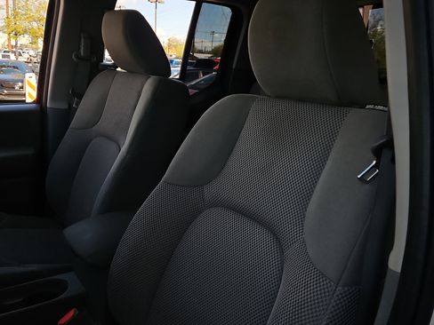 Used 2020 Nissan Frontier SV image 6