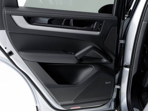 Used 2024 Porsche Cayenne image 52