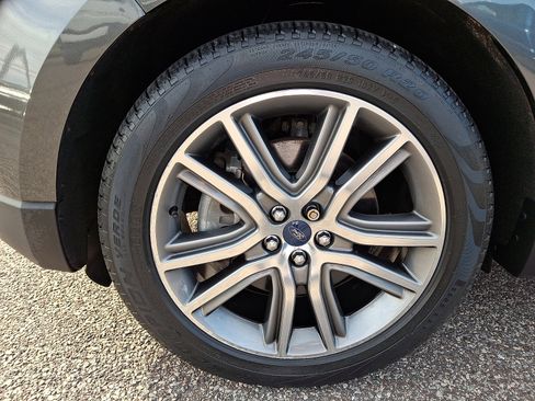 Certified 2019 Ford Edge Titanium w/ Cold Weather Package image 28