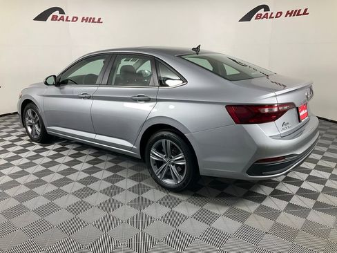 Used 2024 Volkswagen Jetta SE w/ Panoramic Sunroof Package image 4