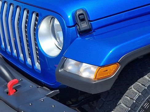 Used 2023 Jeep Gladiator Overland AWD/4WD image 9