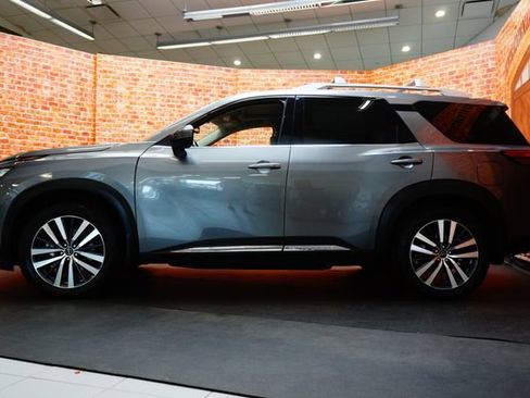 Certified 2022 Nissan Pathfinder Platinum w/ Cargo Package AWD/4WD image 4