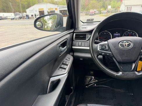 Used 2015 Toyota Camry SE FWD image 31