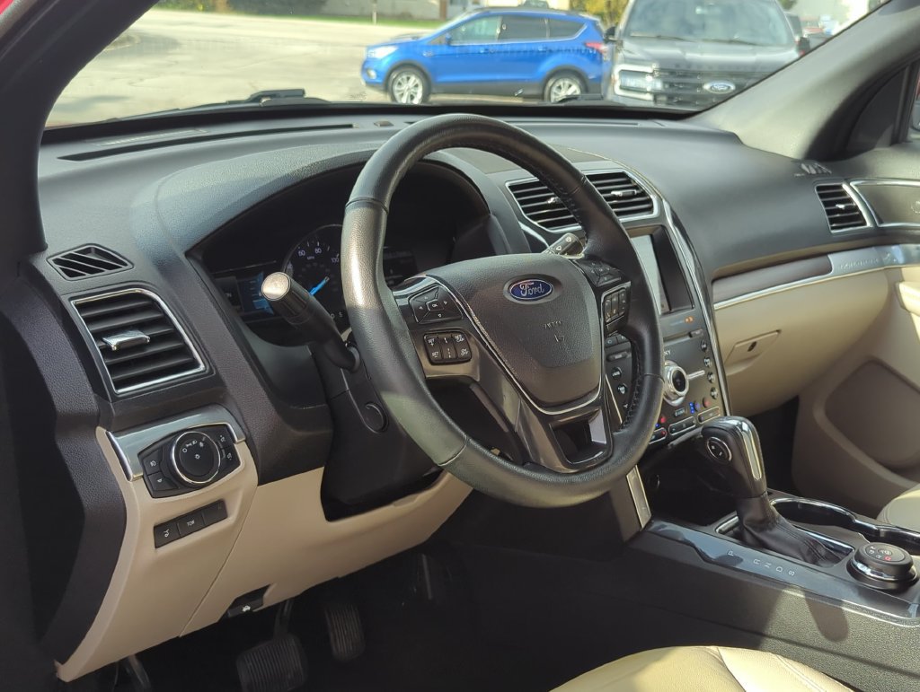 Used 2019 Ford Explorer Limited w/ Ford Safe & Smart Package AWD/4WD image 11