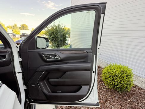Used 2021 Chevrolet Suburban High Country AWD/4WD image 36