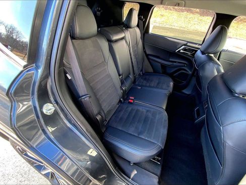 Used 2024 Mitsubishi Outlander SE image 25