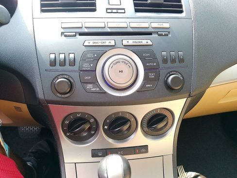 Used 2011 MAZDA MAZDA3 s Sport FWD image 30