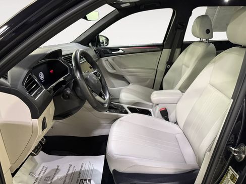 Used 2022 Volkswagen Tiguan SE R-Line image 13