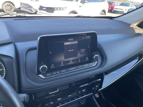 Used 2023 Nissan Rogue SL image 16