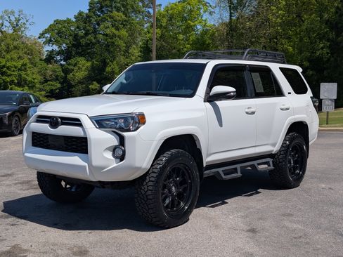 Used 2020 Toyota 4Runner SR5 Premium w/ Moonroof Package image 5
