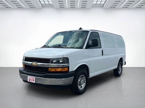 Used 2024 Chevrolet Express 2500 w/ Driver Convenience Package RWD image 8
