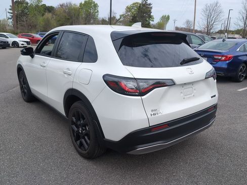 Used 2023 Honda HR-V Sport image 4