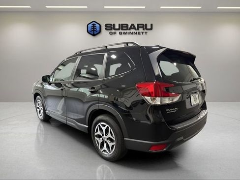 Used 2023 Subaru Forester Premium AWD/4WD image 3