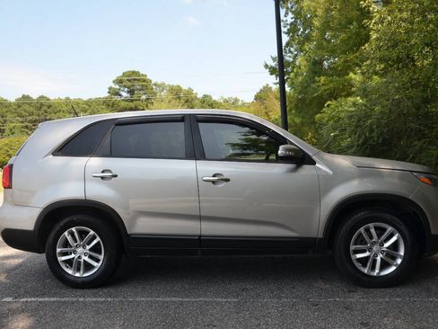 Used 2014 Kia Sorento LX FWD image 4