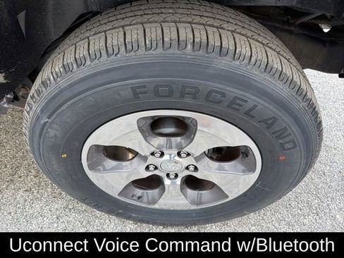 Used 2017 Jeep Wrangler Unlimited Sahara w/ Connectivity Group AWD/4WD image 15