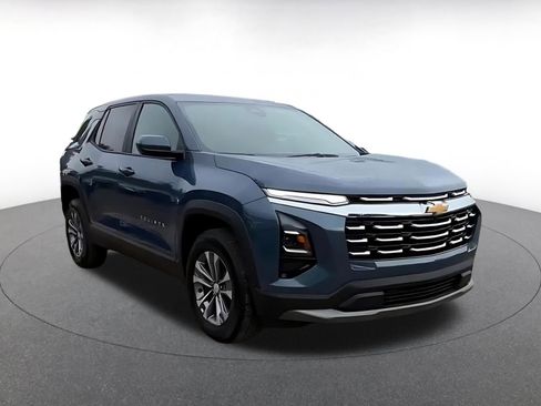 Used 2025 Chevrolet Equinox LT image 2