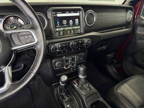 Used 2022 Jeep Wrangler Unlimited Sahara w/ Dual Top Group AWD/4WD image 20