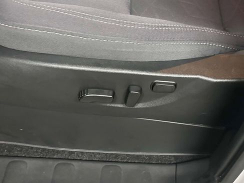 Used 2025 Nissan Frontier SV image 18