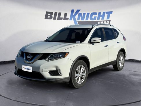 Used 2016 Nissan Rogue SV image 1