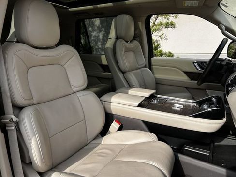 Used 2021 Lincoln Navigator L Reserve w/ Luxury Package AWD/4WD image 30