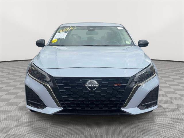 Used 2024 Nissan Altima 2.5 SR FWD image 2