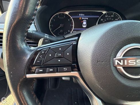 Used 2023 Nissan Altima 2.5 SR FWD image 13