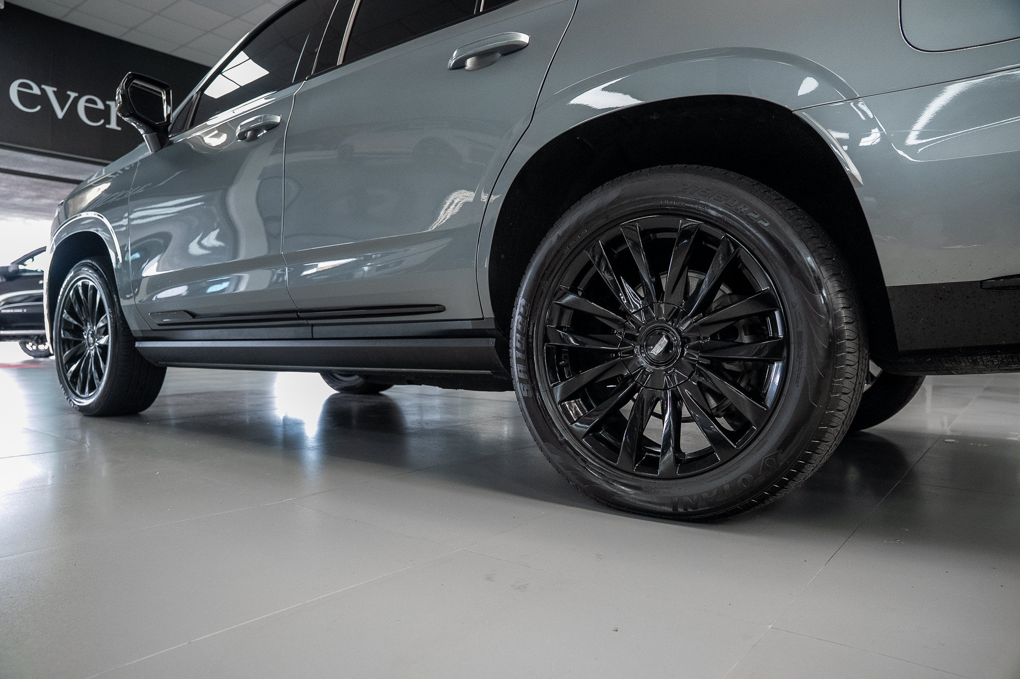 Used 2023 Cadillac Escalade Premium Luxury w/ Performance Package AWD/4WD image 18