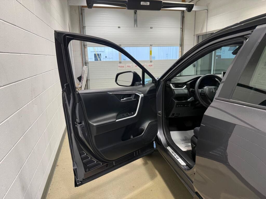 Certified 2022 Toyota RAV4 XSE w/ XSE Grade Weather Package AWD/4WD image 20