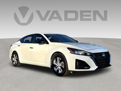 Used 2024 Nissan Altima 2.5 S image 1