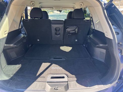 Used 2020 Nissan Rogue SV FWD image 11